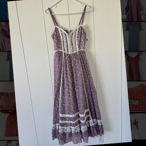 Floral vintage prairie dress.